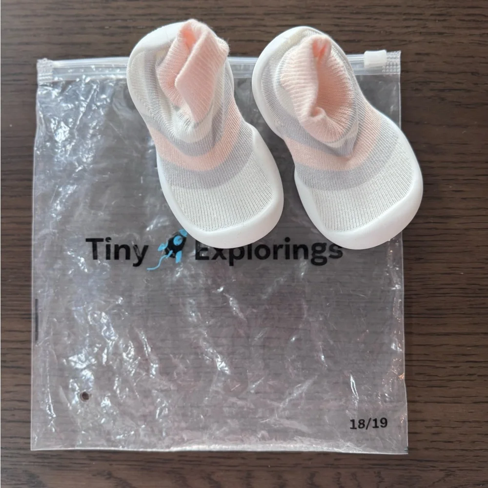 Tiny Explorings Size 6-12 Months Brand New Soft Pink and Gray Kids Sock Shoes